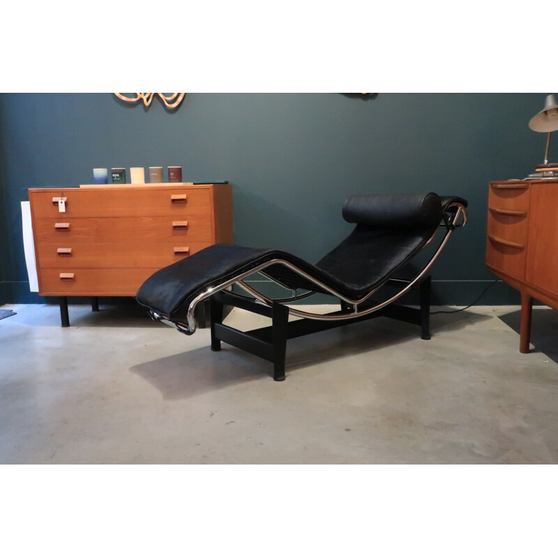 Chaise longue "LC4" vintage en poulain et cuir lisse noir par Le Corbusier pour Cassina - 2000**AUTH