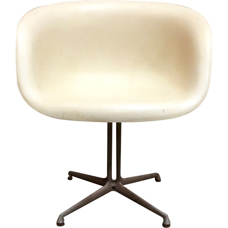 White vintage armchair by Charles, Ray Eames for Herman Miller - 1961