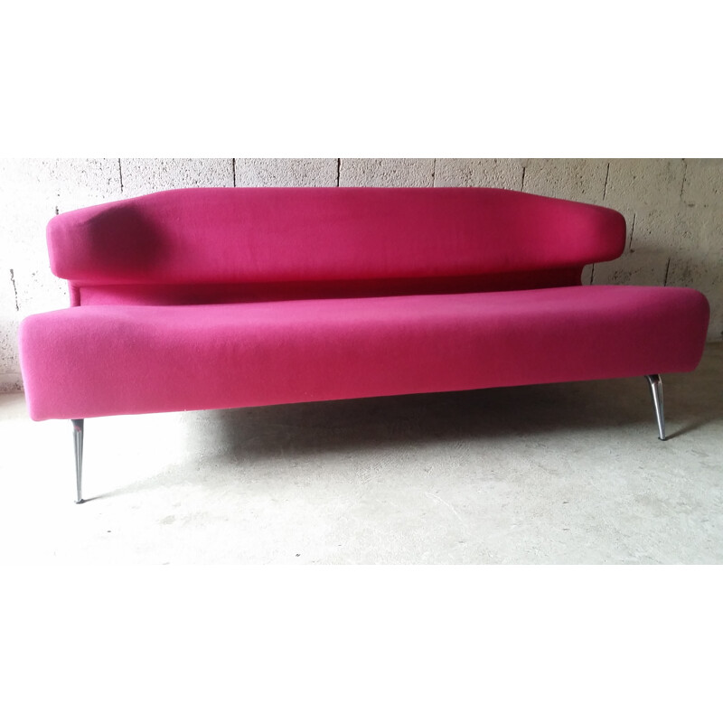 Vintage raspberry sofa for Artifort - 1980s