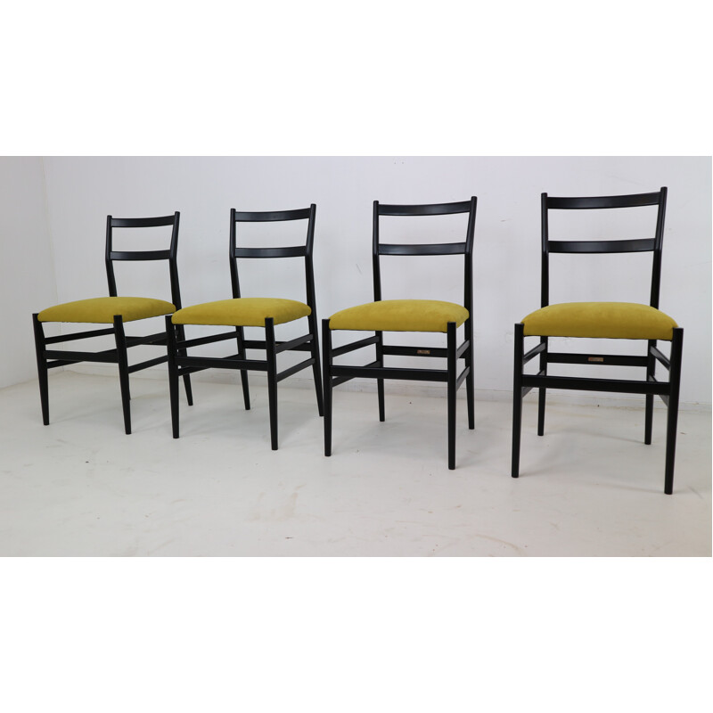 Set if 4 vintage Leggera chairs by Gio Ponti - 1950s