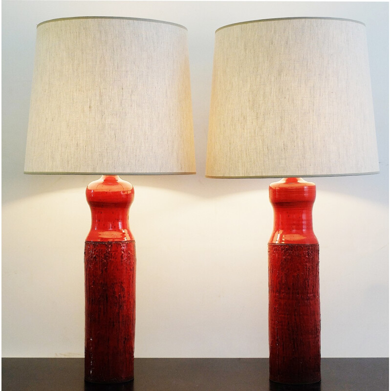 Paire de lampes vintage en céramique rouge par Oswald Tieberghien - 1960