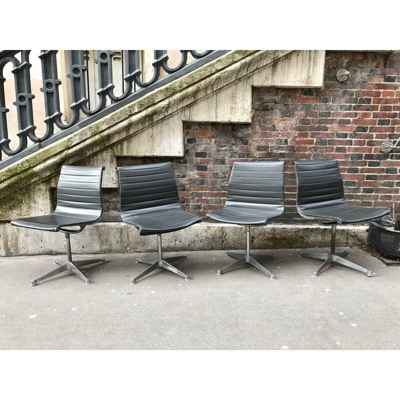 Lot de 8 fauteuils Eames modèle "EA101" pour Herman Miller - 1960