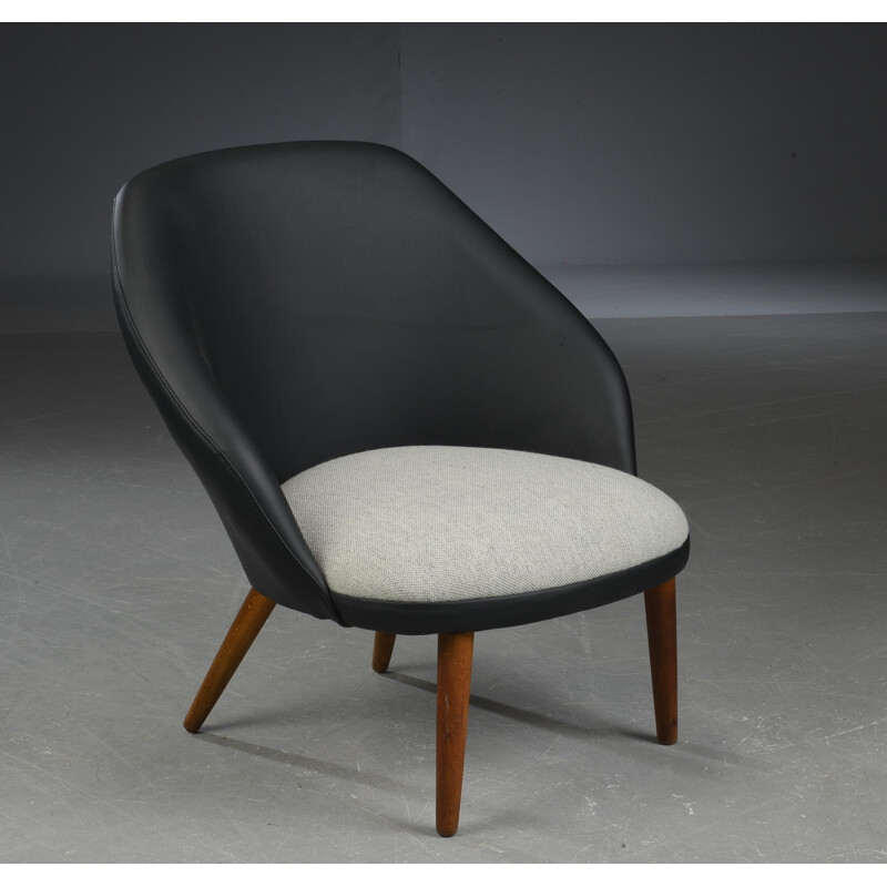 Scandinavian vintage armchair in leather - 1950s