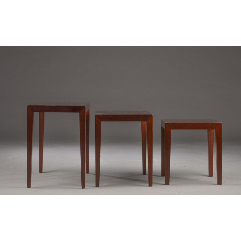 Suite de 3 tables gigognes en acajou par Severin Hansen - 1960