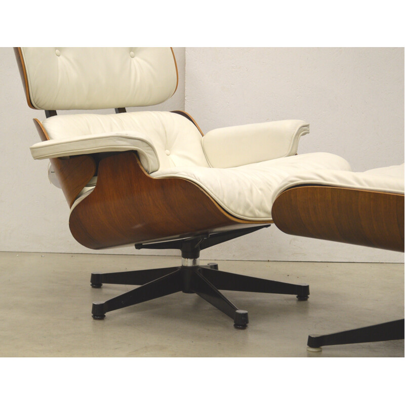 Vintage white lounge chair by Charles Eames for Herman Miller - 1970s