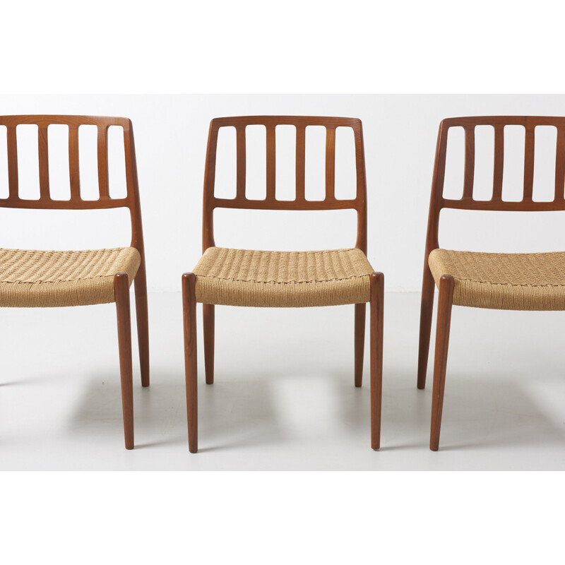 Suite de 4 chaises à repas en teck vintage par Niels Moller pour J.L Møllers - 1960