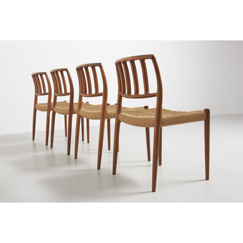 Suite de 4 chaises à repas en teck vintage par Niels Moller pour J.L Møllers - 1960