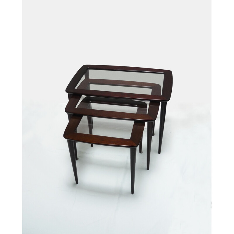 Suite de 3 tables gigognes en bois d'acajou avec plateaux en verre par Ico Parisi pour De Baggis - 1950