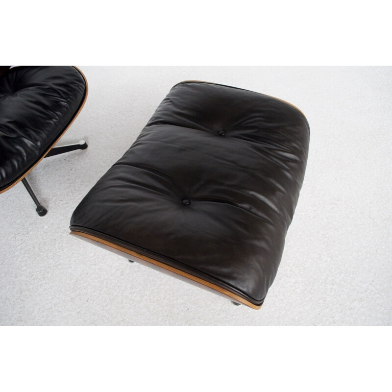 Lounge chair and footrest by Charles & Ray Eames - 1960s