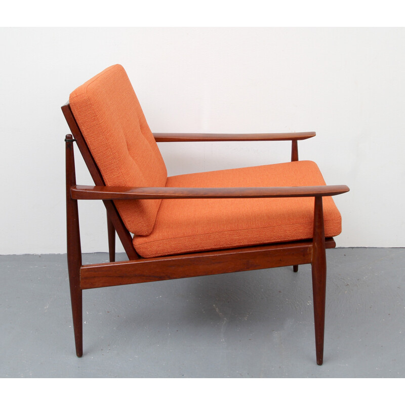 Vintage orange armchair in solid teak - 1960s