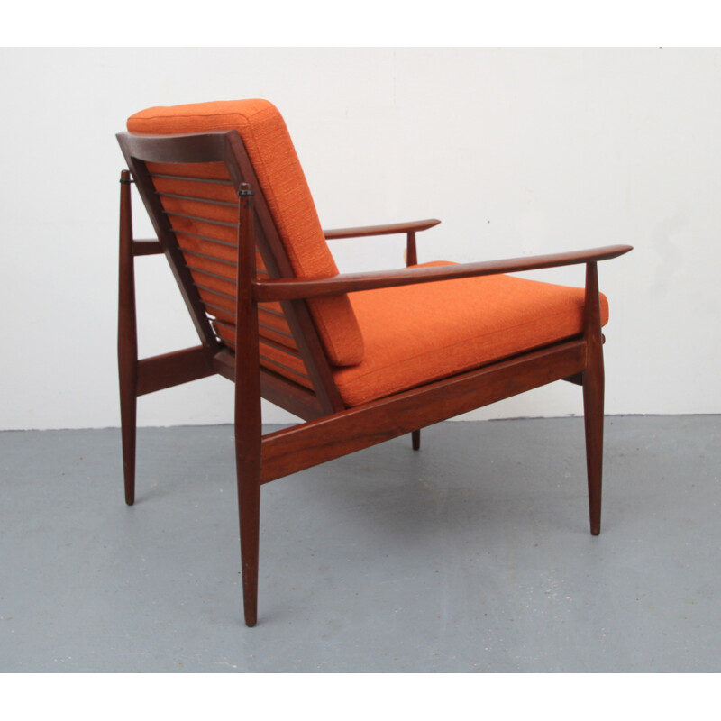 Vintage orange armchair in solid teak - 1960s