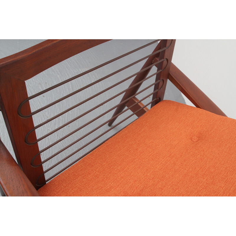 Vintage orange armchair in solid teak - 1960s