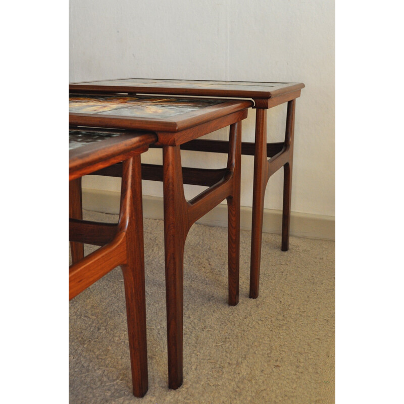 Suite de 3 Tables gigogne en teck avec des carreaux de céramique - 1960