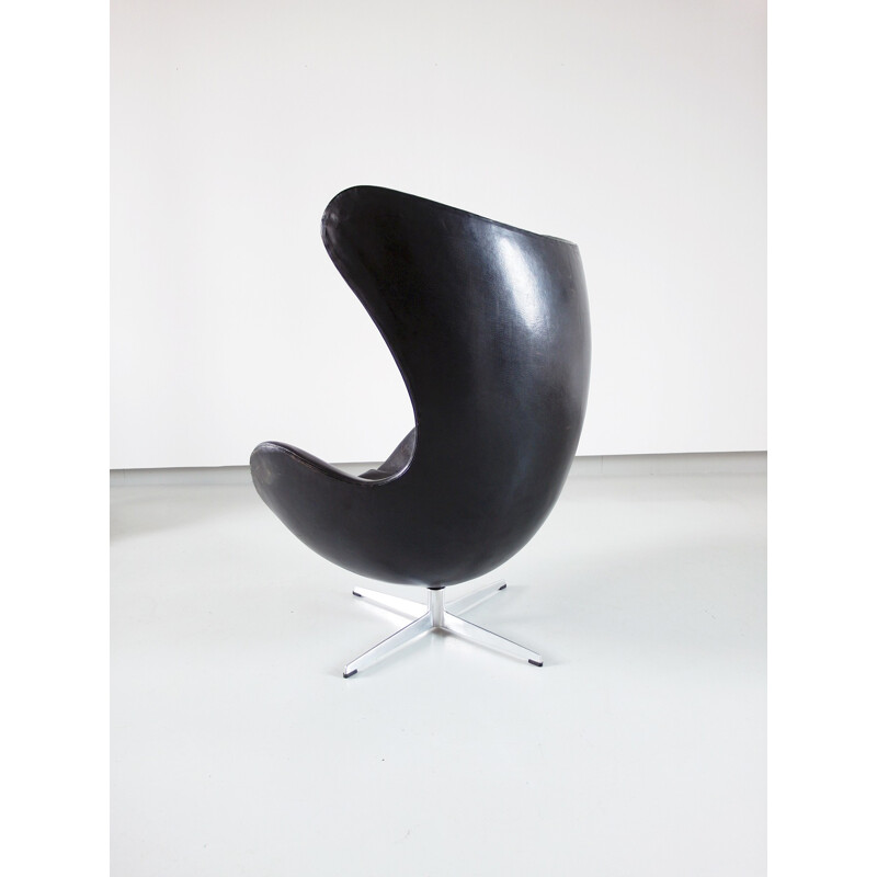 Black leather Egg Chair by Arne Jacobsen for Fritz Hansen Original Early Edition - 1966