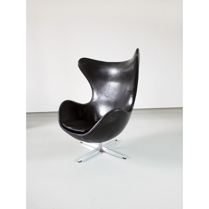 Black leather Egg Chair by Arne Jacobsen for Fritz Hansen Original Early Edition - 1966