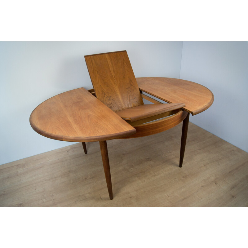 Vintage Oval Extendable Teak Dining Table by G-Plan - 1960s