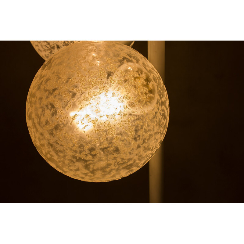 Vintage-Stehlampe aus Milchglas aus dem Weltraumzeitalter, 1960