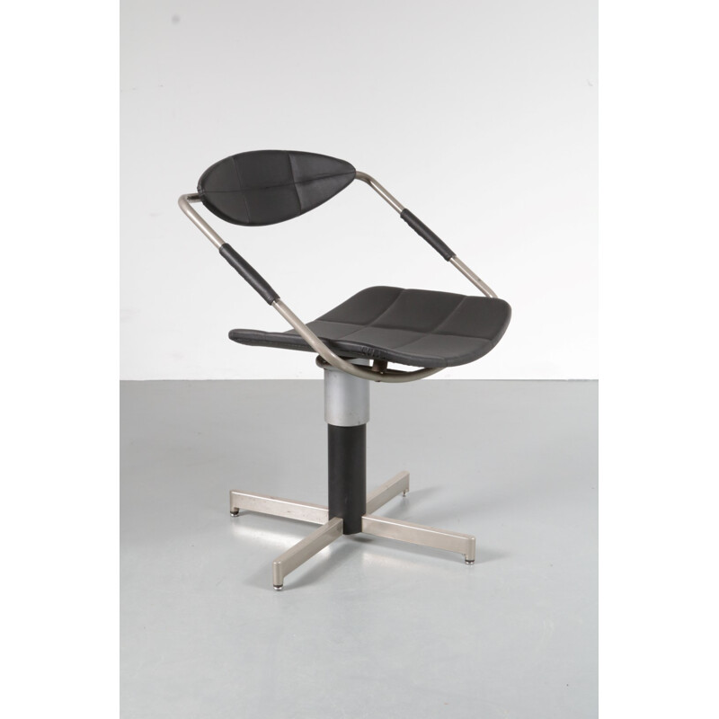 Chaise de bureau à socle croisé par Gilbert Steiner - 1962