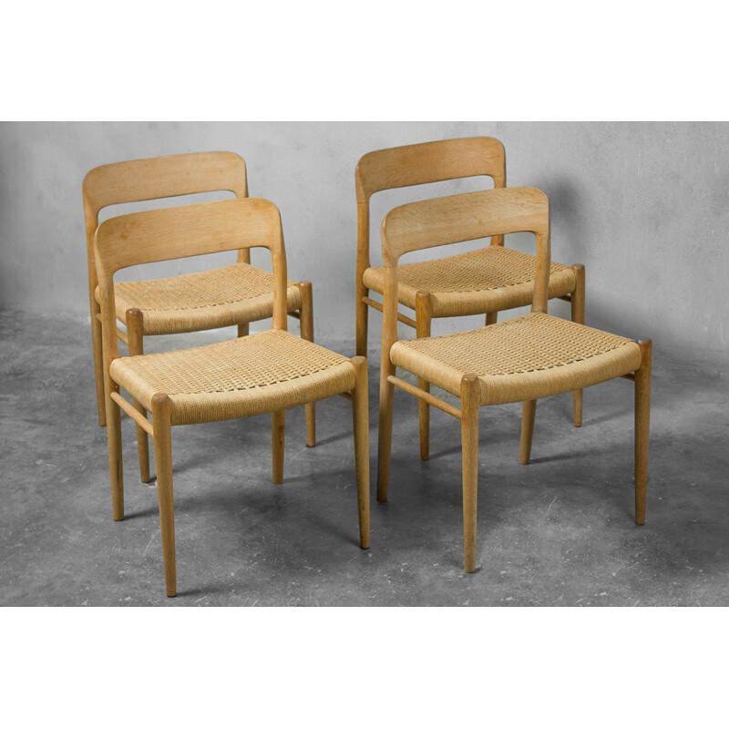 Suite de 4 chaises N 75 par Niels Otto Møller pour J.L. Møllers - 1950