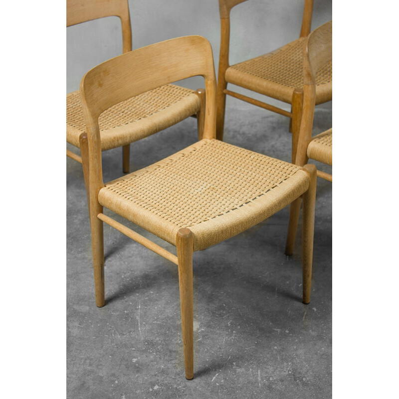 Suite de 4 chaises N 75 par Niels Otto Møller pour J.L. Møllers - 1950