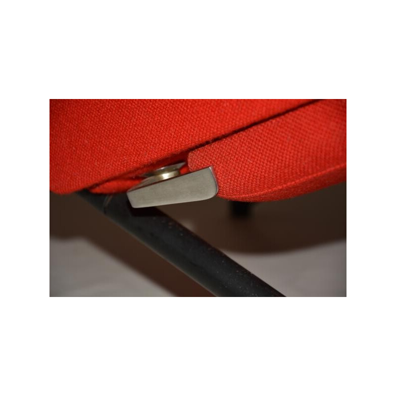 Vintage P40 armchair in metal and red fabric, Osvaldo BORSANI - 1950s