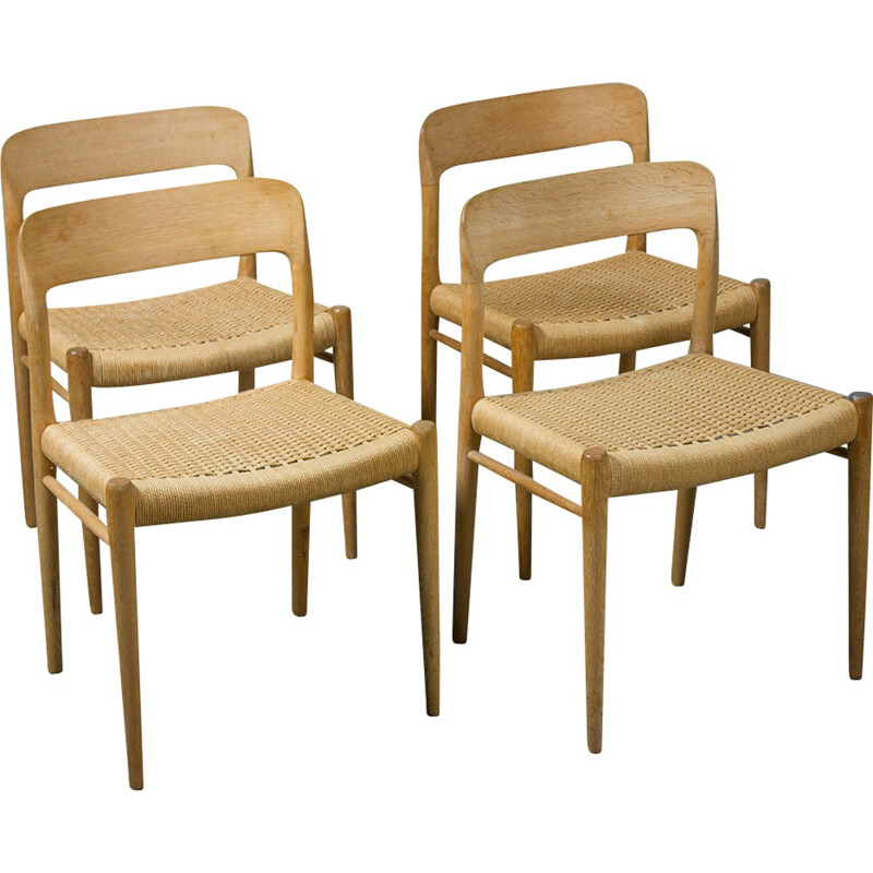 Suite de 4 chaises N 75 par Niels Otto Møller pour J.L. Møllers - 1950
