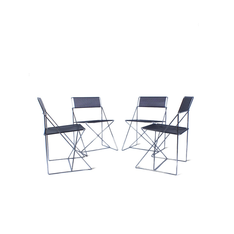 Suite de 4 chaises à repas vintage par Niels Jorgen Haugesen pour Magis - 1980