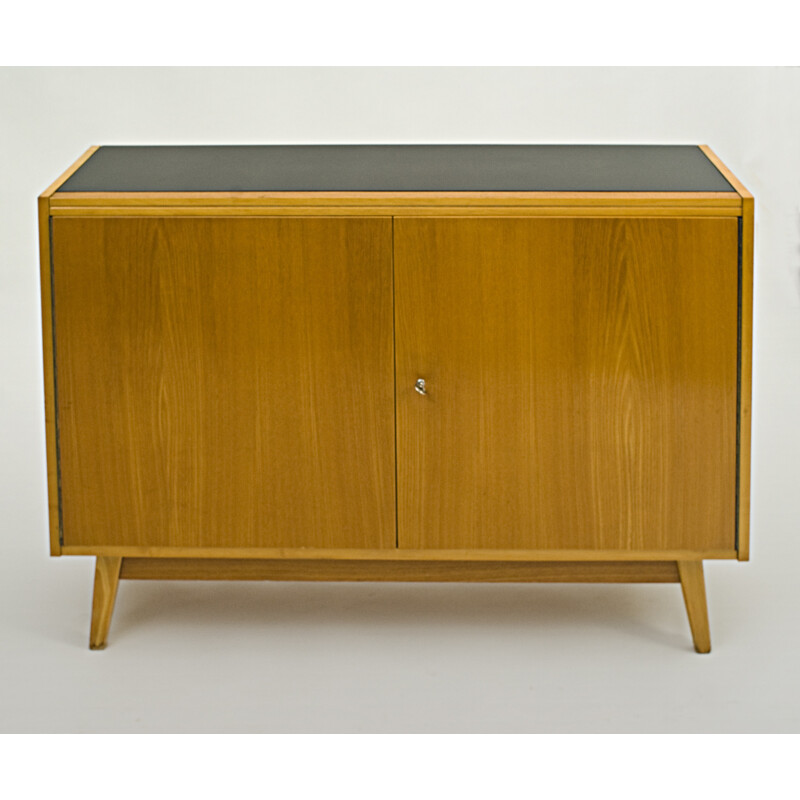 Buffet vintage en opaxit et bois par Lišovský Nábytek - 1960