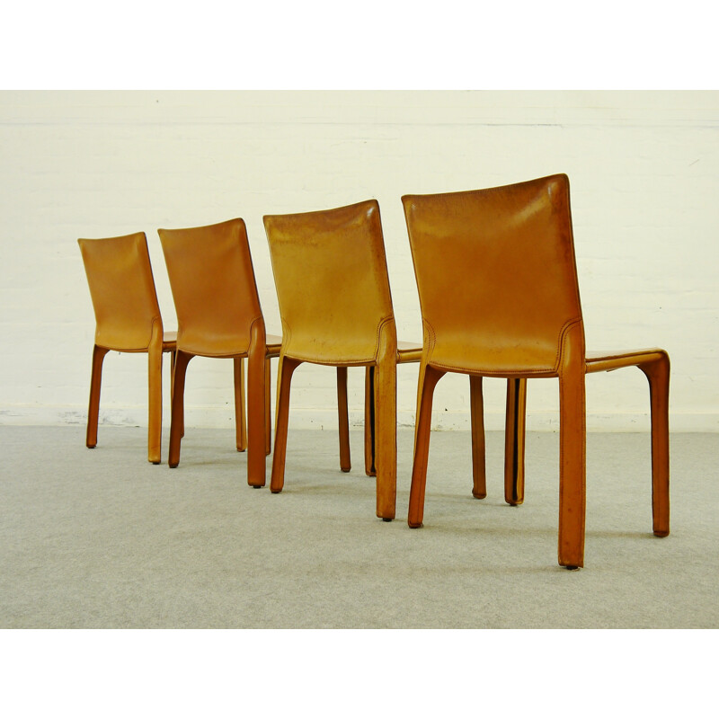 Ensemble de 4 chaises CAB en cuir et acier, Mario BELLINI - 1970