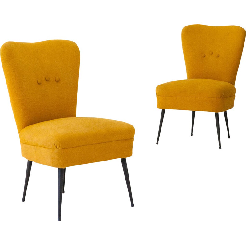 Paire de fauteuils lounge vintage en tissu jaune et pieds en fer noir - 1950