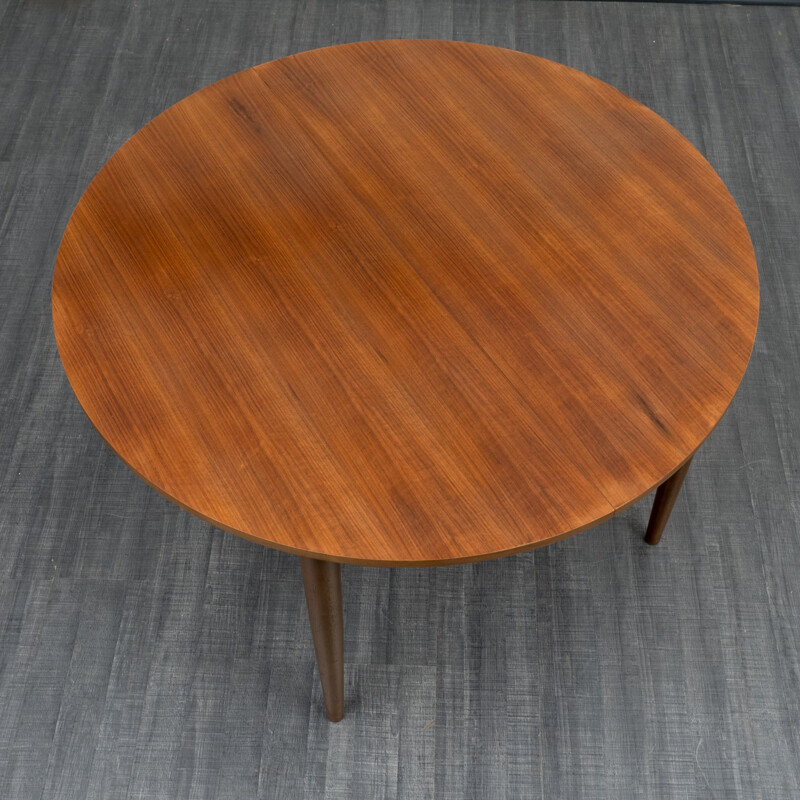 Table à repas vintage ronde en noyer - 1960