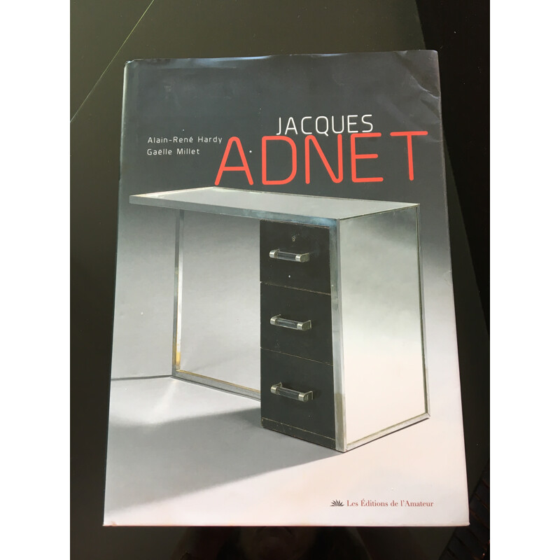 Porte revue en cuir noir piqué sellier et laiton par Jacques Adnet  - 1950