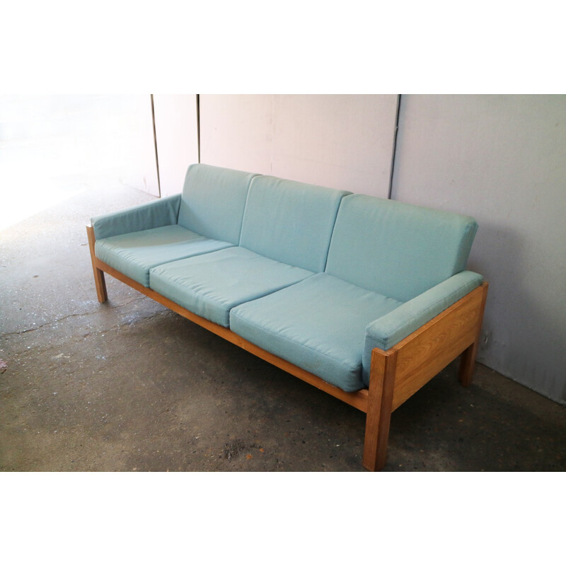 Canapé vintage avec un cadre en chêne et une tapisserie turquoise - 1970