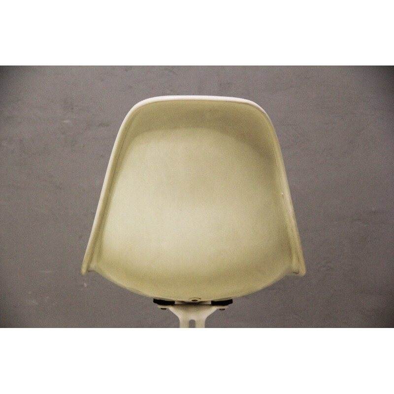 Suite de 6 chaises à repas vintage "La Fonda" en fibre de verre par Charles & Ray Eames  pour Herman Miller Fehlbaum - 1960