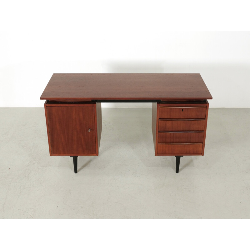 Writing Desk in teak  with extendable pull out shelves - 1960s 