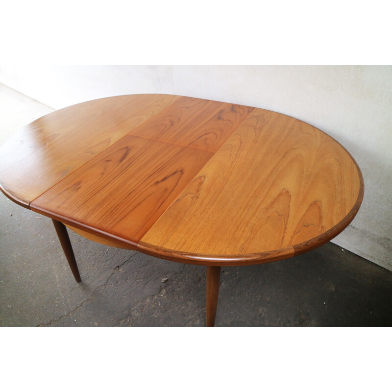 Vintage extendable dining table by G-Plan - 1970s