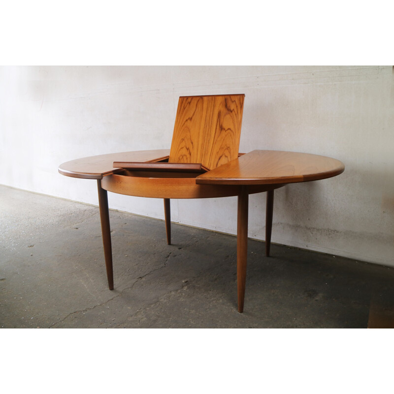 Vintage extendable dining table by G-Plan - 1970s