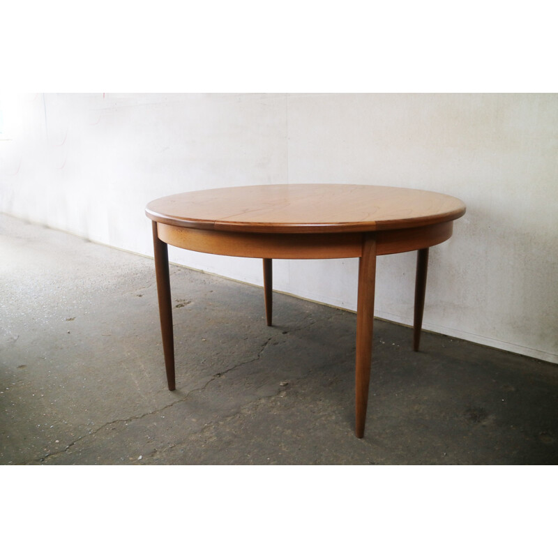 Vintage extendable dining table by G-Plan - 1970s