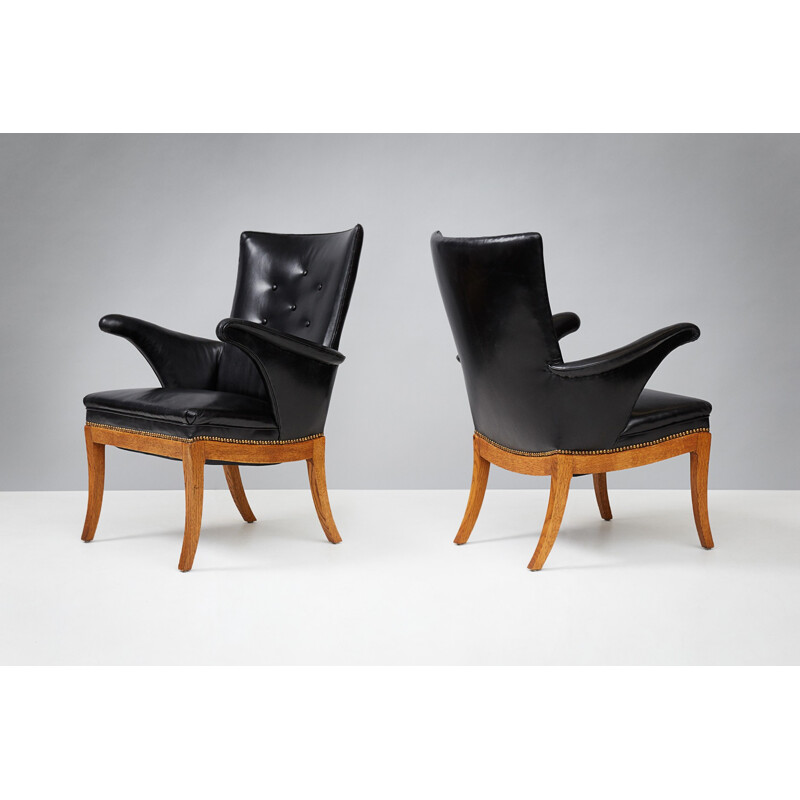 Pair of vintage armchairs in oak and leather by Frits Henningsen - 1930s