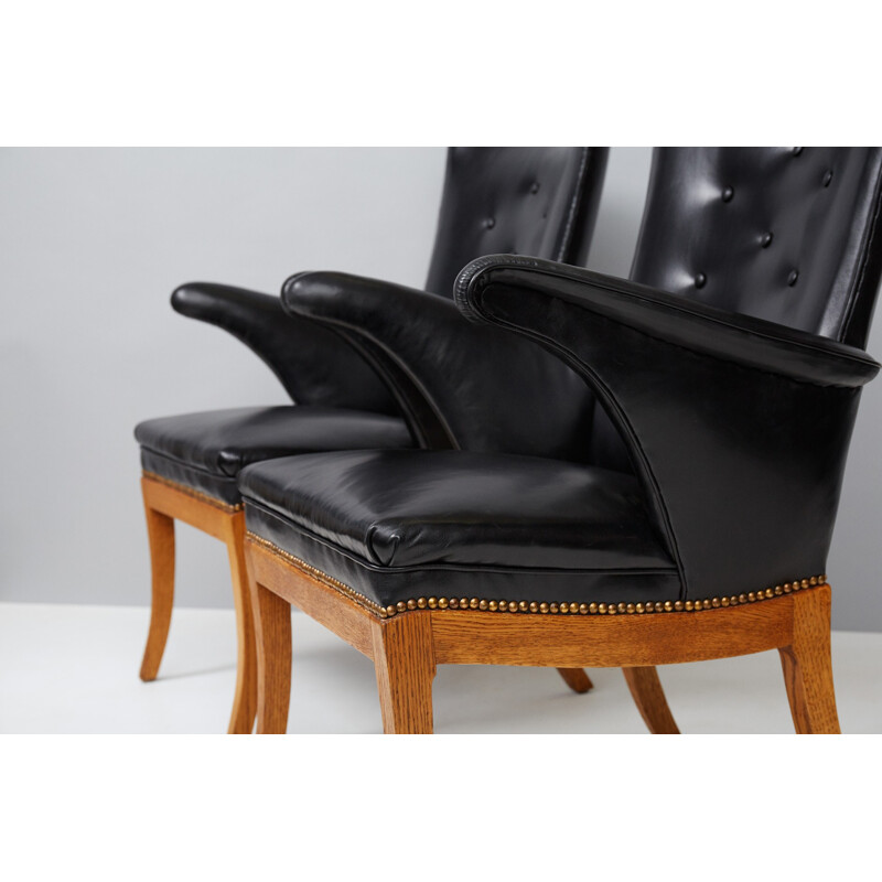 Pair of vintage armchairs in oak and leather by Frits Henningsen - 1930s
