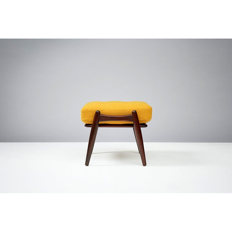 Vintage GE-240 stool by Hans J. Wegner - 1950s