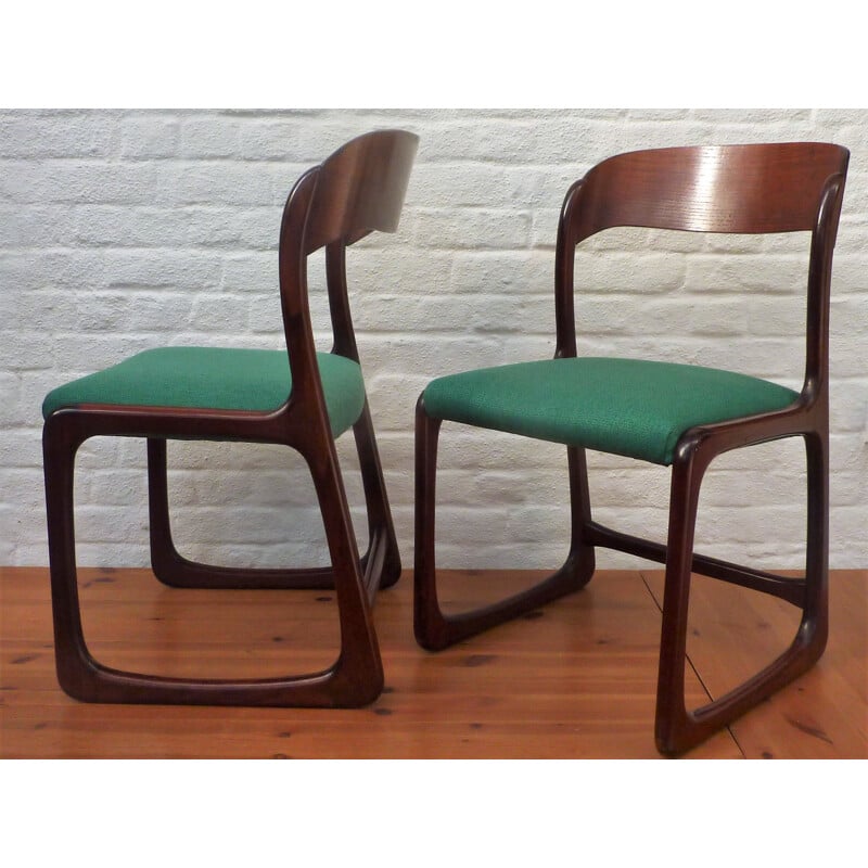 Suite de 2 chaises vertes "Traineau" par Baumann - 1950