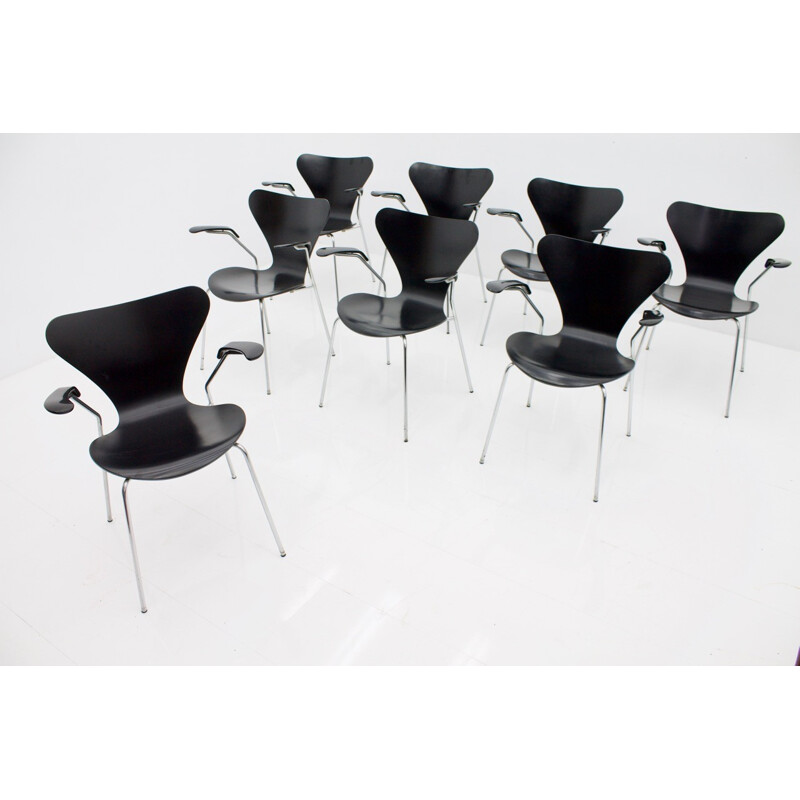 Suite de 8 chaises vintage "3207" noires par Arne Jacobsen pour Fritz Hansen - 1950