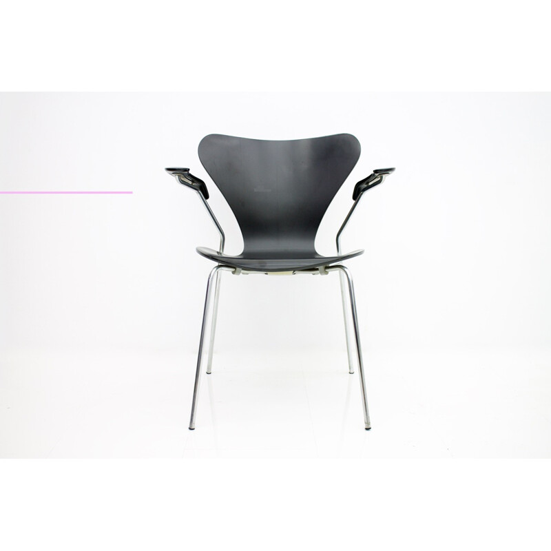 Suite de 8 chaises vintage "3207" noires par Arne Jacobsen pour Fritz Hansen - 1950