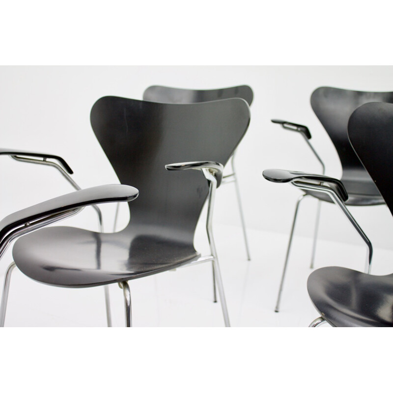 Vintage set of 8 of black "3207" dining chairs by Arne Jacobsen for Fritz Hansen - 1950s