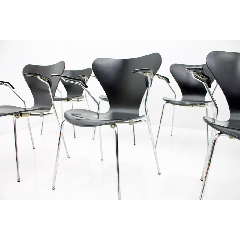 Suite de 8 chaises vintage "3207" noires par Arne Jacobsen pour Fritz Hansen - 1950