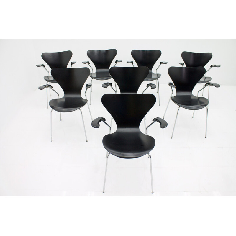 Vintage set of 8 of black "3207" dining chairs by Arne Jacobsen for Fritz Hansen - 1950s