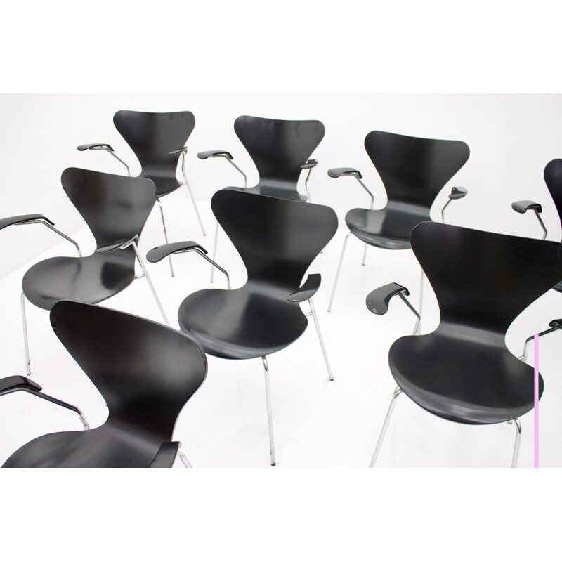 Suite de 8 chaises vintage "3207" noires par Arne Jacobsen pour Fritz Hansen - 1950