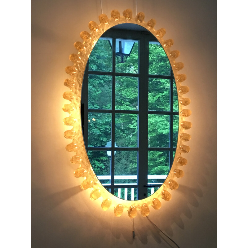 Miroir vintage lumineux ovale en résine givrée - 1970