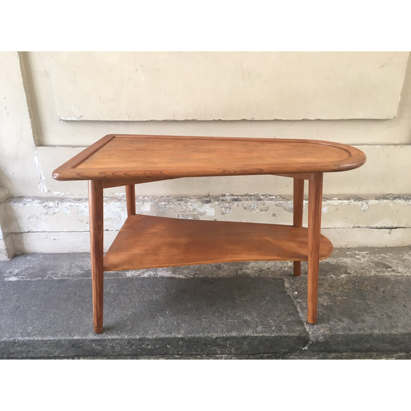 Table basse vintage en teck forme triangle avec étagère - 1960